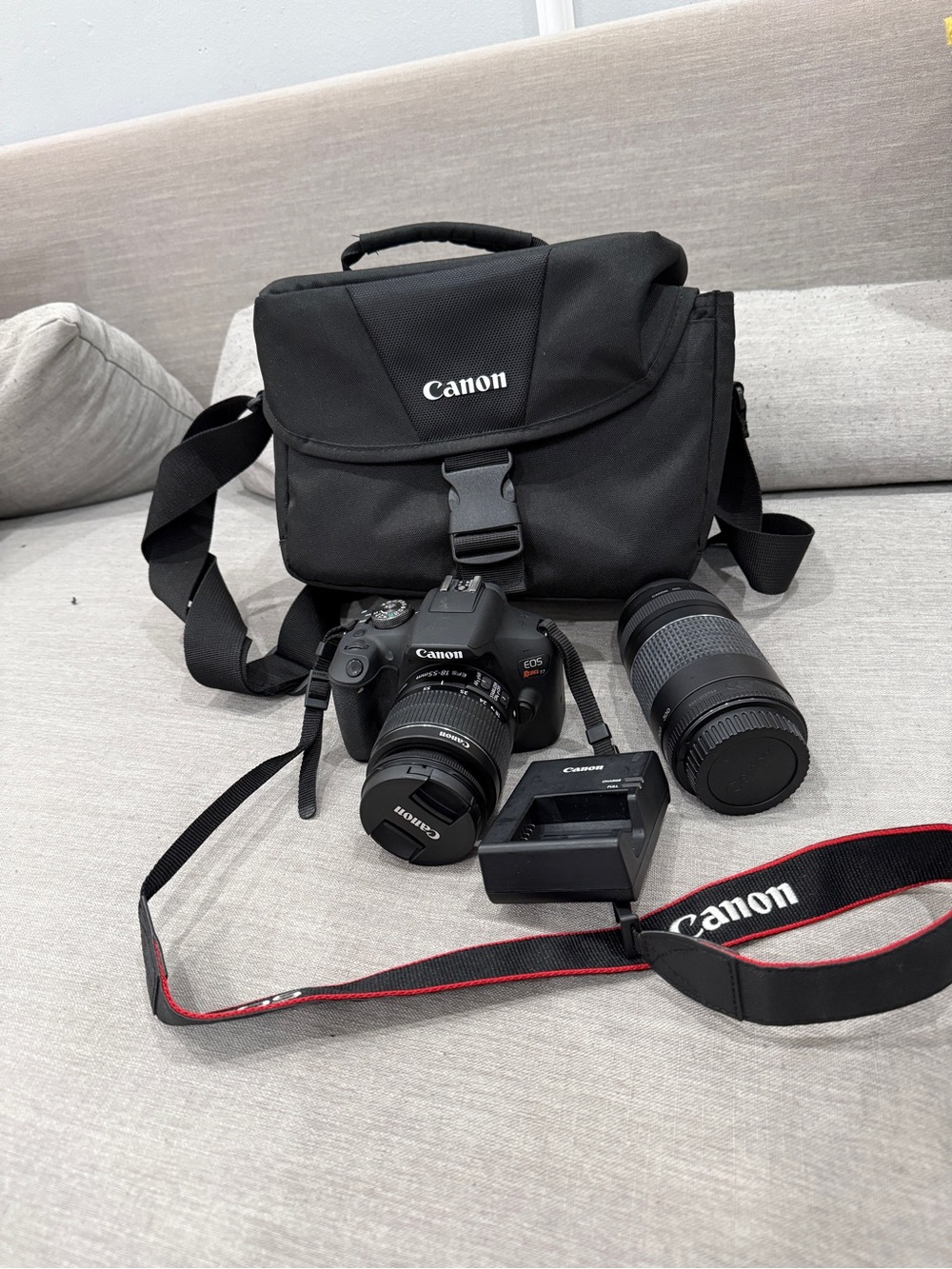 Canon EOS Rebel T6 DSLR Camera Kit in Black